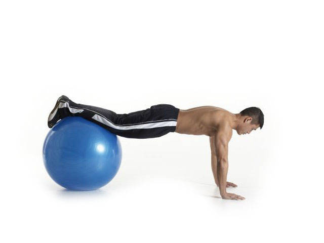 Gimnastikos kamuolys su pompa, 65 cm, raudonas
