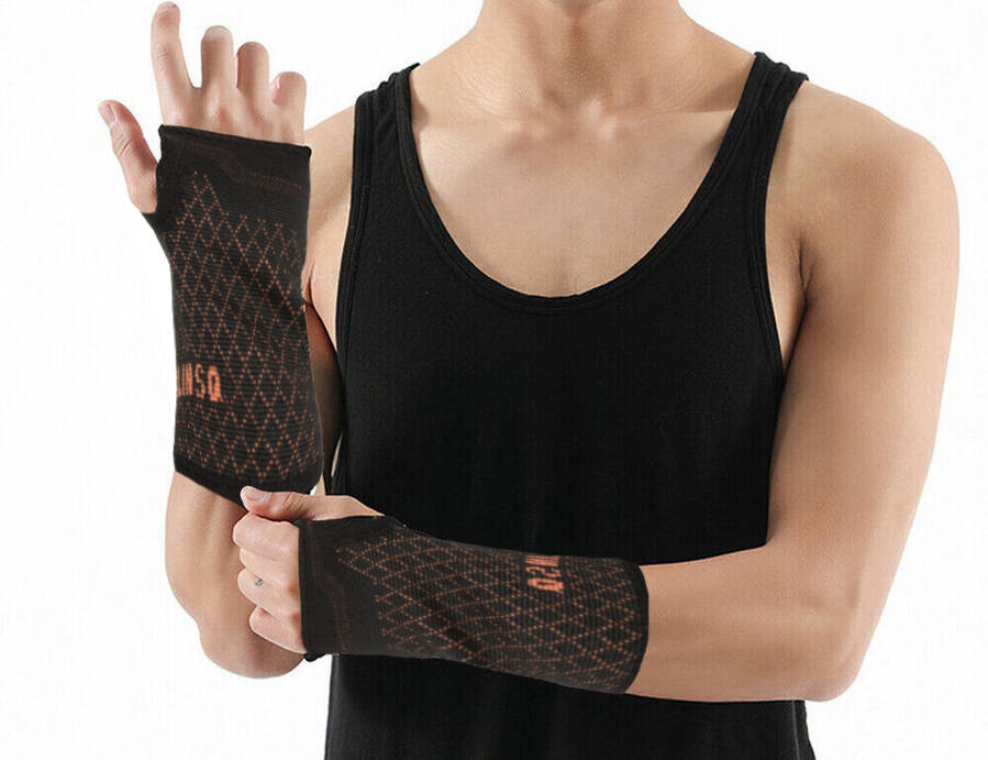 Elastingas riešo ir delno įtvaras su nykščio anga