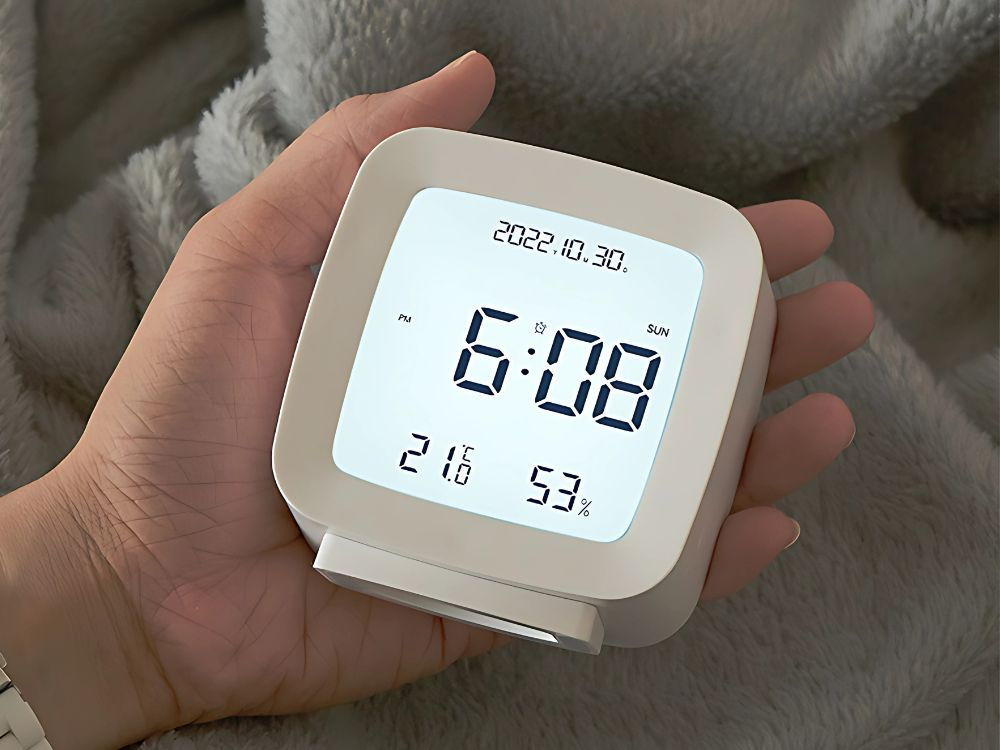 Laikrodis žadintuvas su lcd ekranu ir oro drėgmės matuokliu
