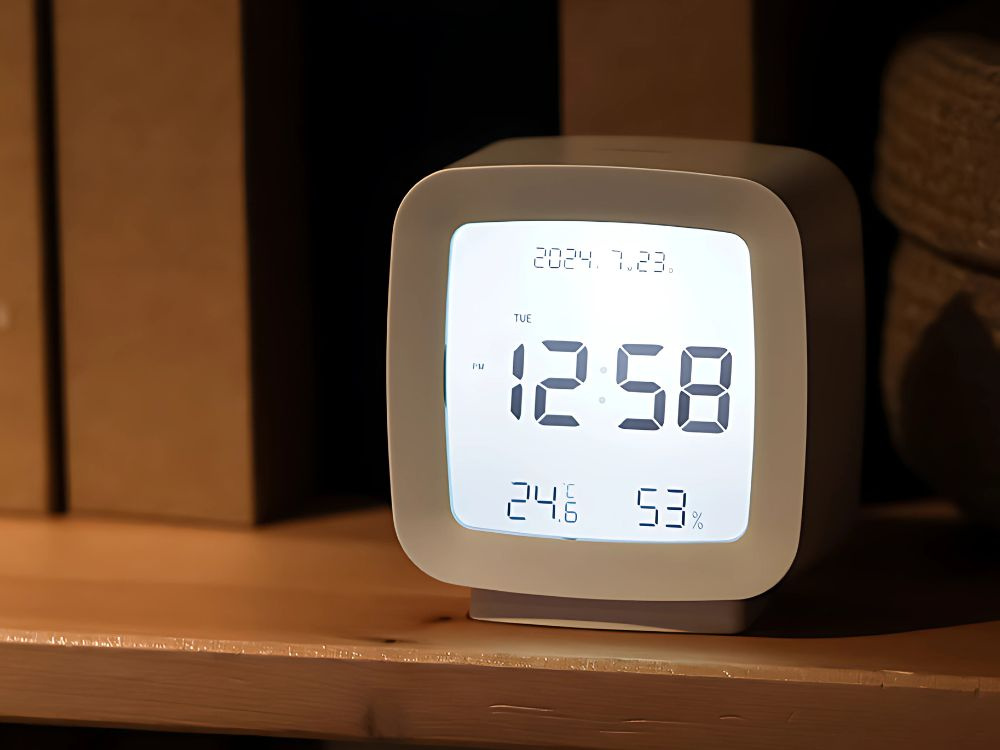 Laikrodis žadintuvas su lcd ekranu ir oro drėgmės matuokliu