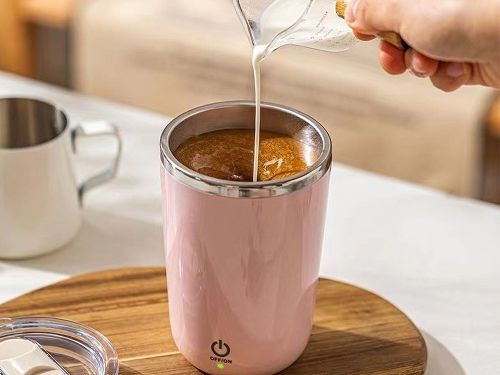 Termo puodelis su automatinio maišymo funkcija 350 ml
