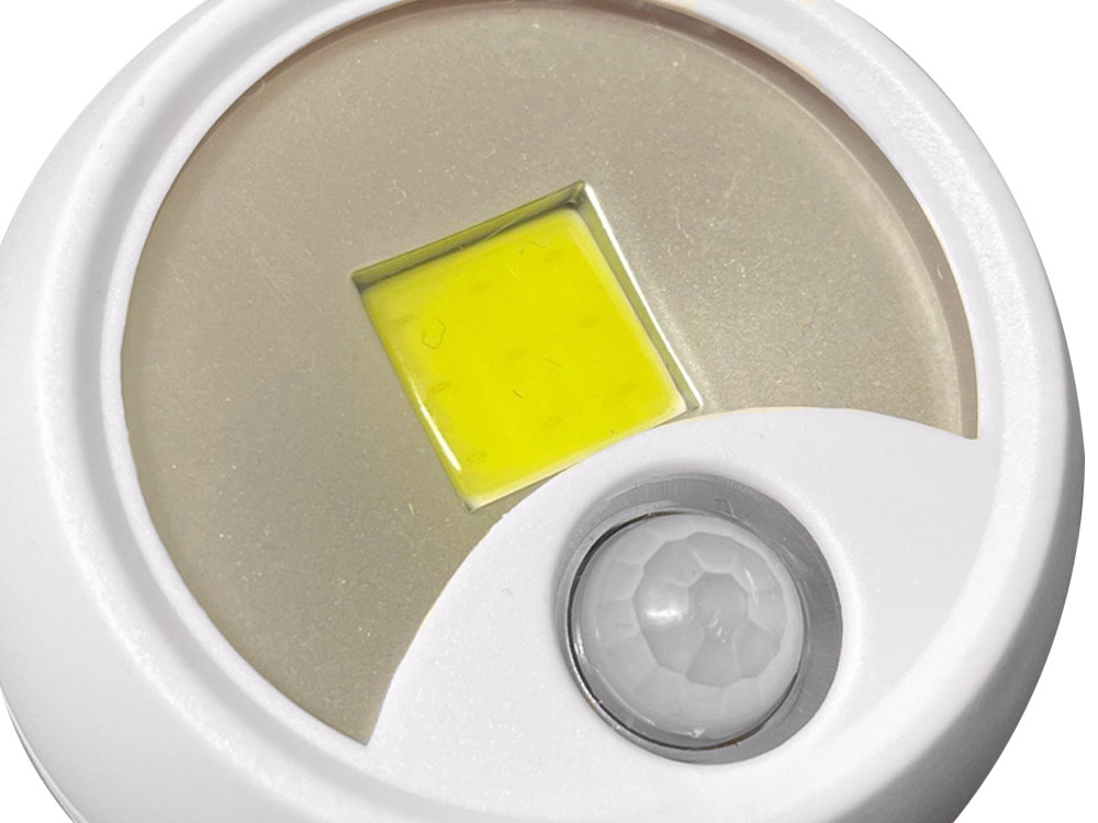 Led cob lemputė su judesio jutikliu ir magnetine pagrindo sistema