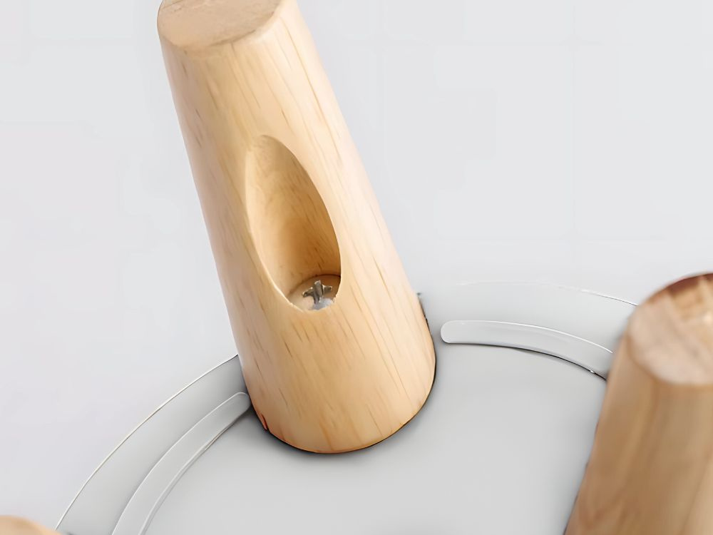 Baltas stovintis gėlių vazonas su medinėmis kojelėmis, 28 cm
