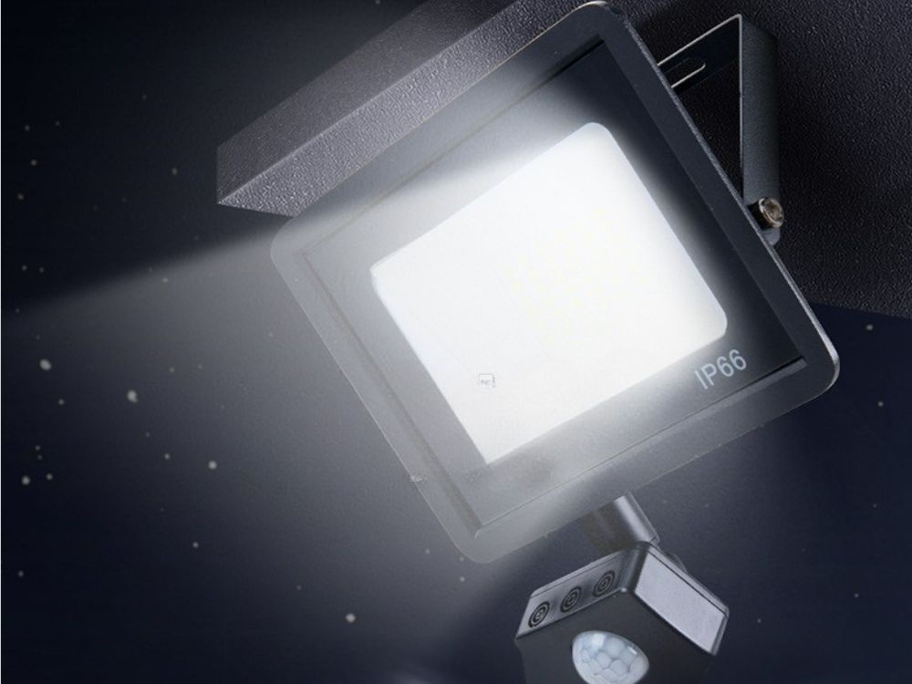 Led šviestuvas su judesio jutikliu 30w 6000k ip66