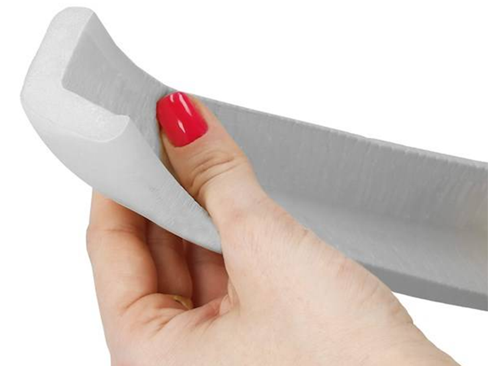 Apsauginė pilka putplasčio juosta baldams 2m