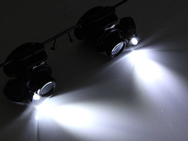 Didinamasis laikrodininko stiklas su led apšvietimu 20x 15 mm
