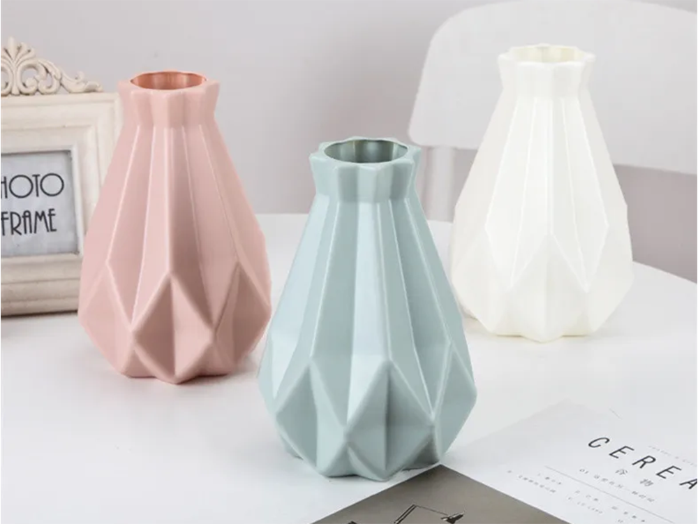 Plastikinė vaza gėlėms, 20 cm