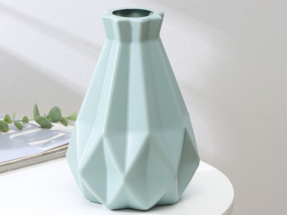 Plastikinė vaza gėlėms, 20 cm