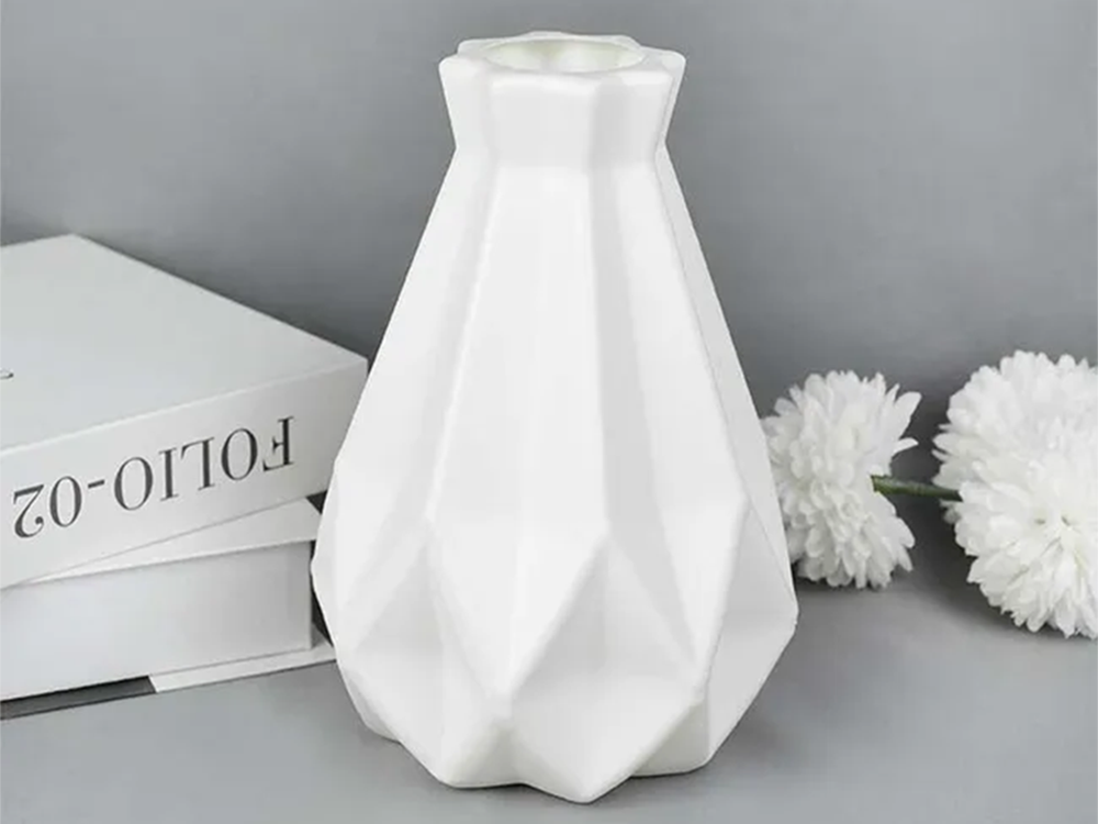 Plastikinė vaza gėlėms, 20 cm