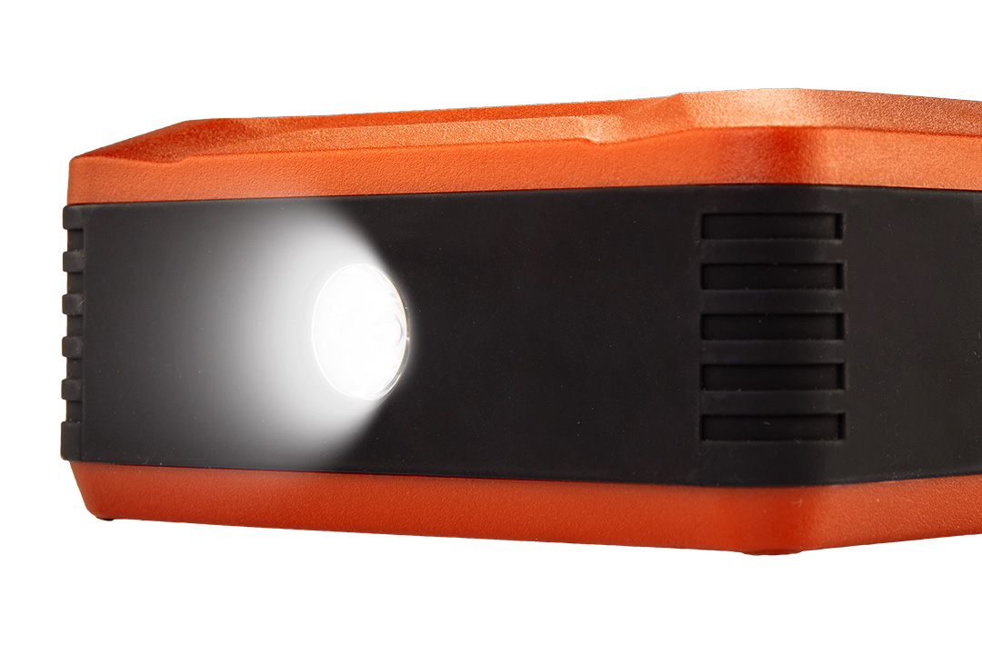 Automobilio paleidimo įrenginys su kompresoriumi ir LED žibintuvėliu