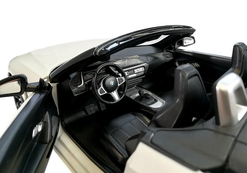 Nuotoliniu būdu valdomas automobilis bmw z4 roadster 1:14 baltas