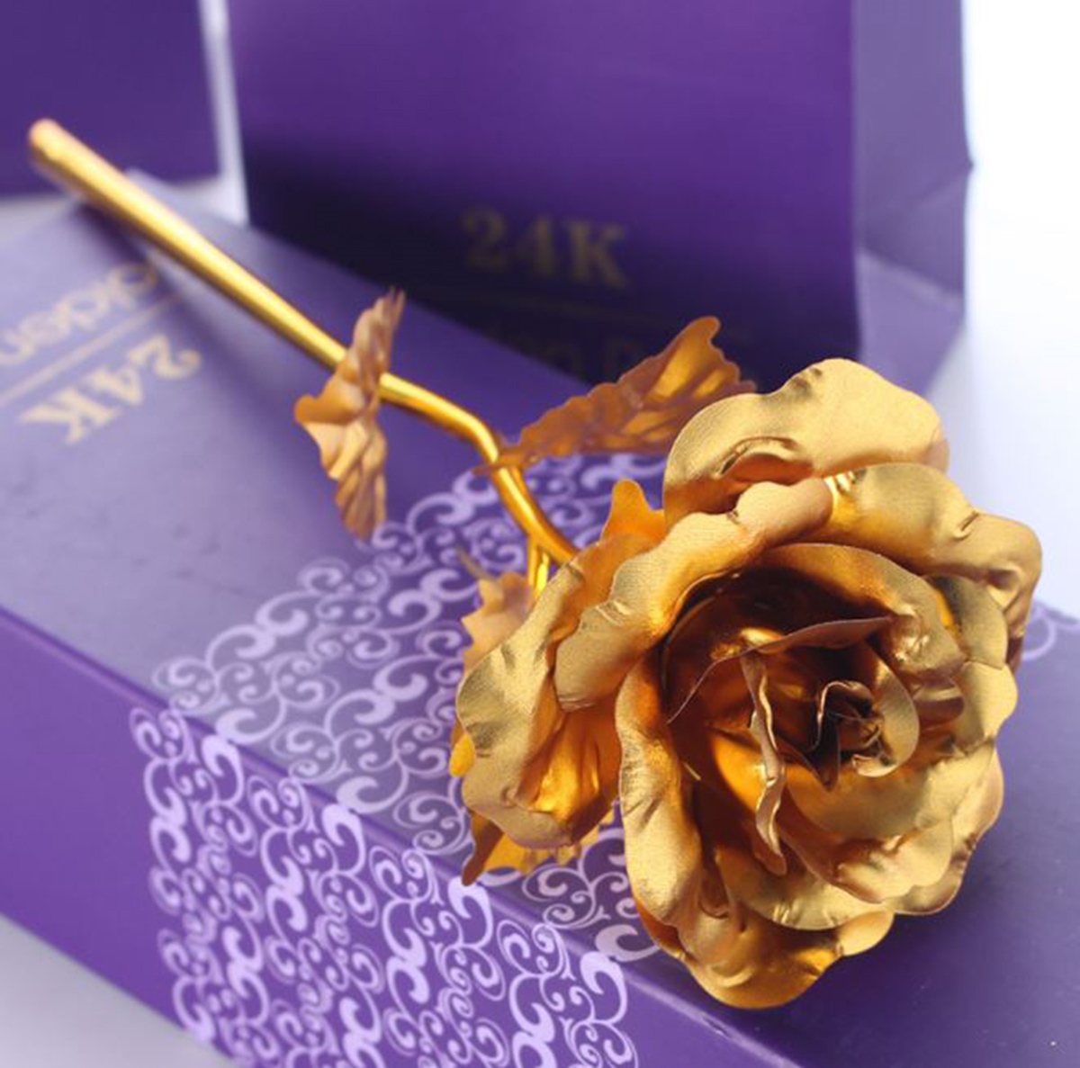 Auksinė metalinė rožė 24 cm su dėžute