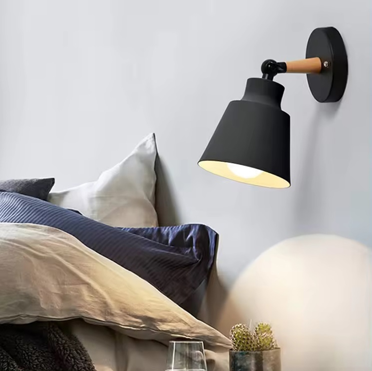 Sieninė lempa loft stiliaus, juoda matinė