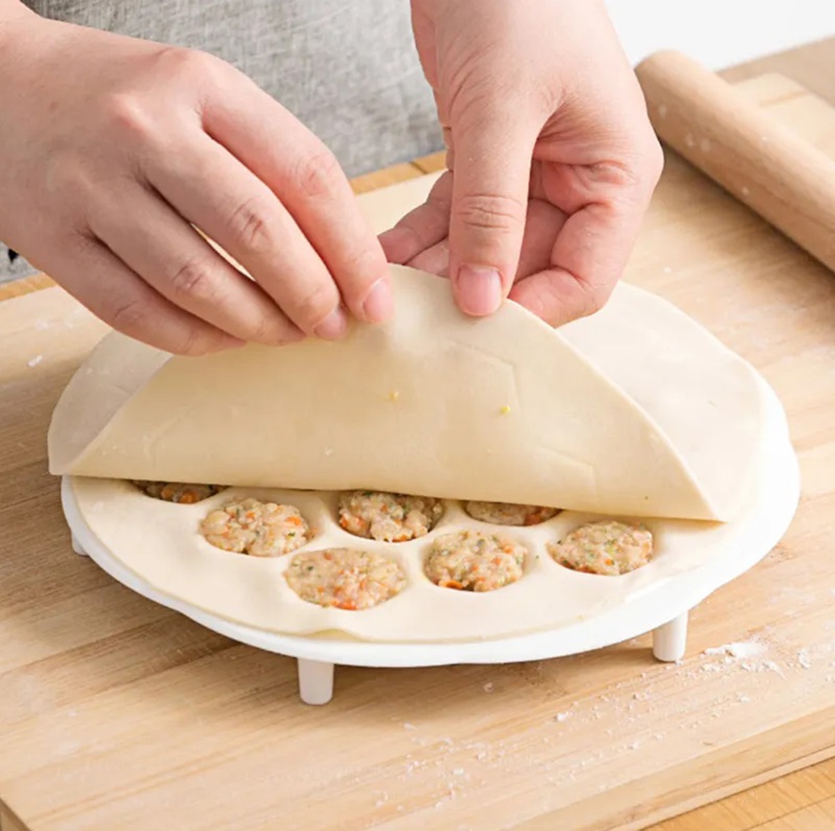 Plastikinė koldūnų forma, 25 cm