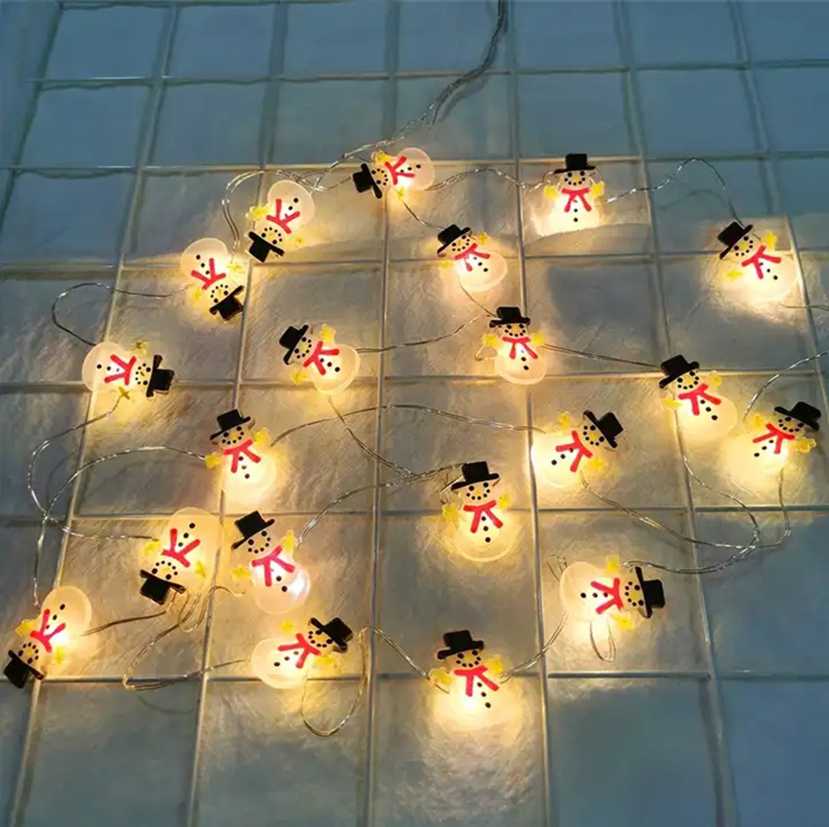 Kalėdinės led girliandos su besmegeniais, 200 cm 2
