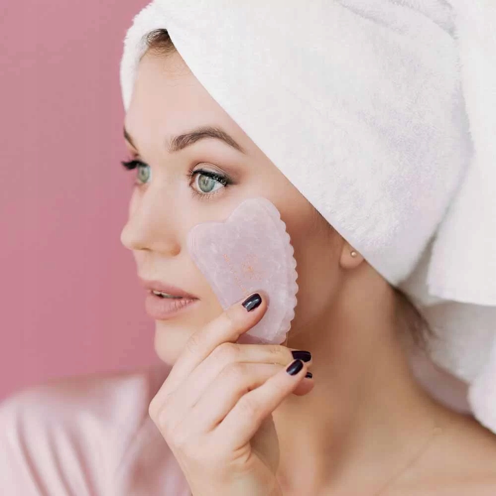 CRYSTALLOVE 3D gua sha veido masažo lėkštė iš rožinio kvarco