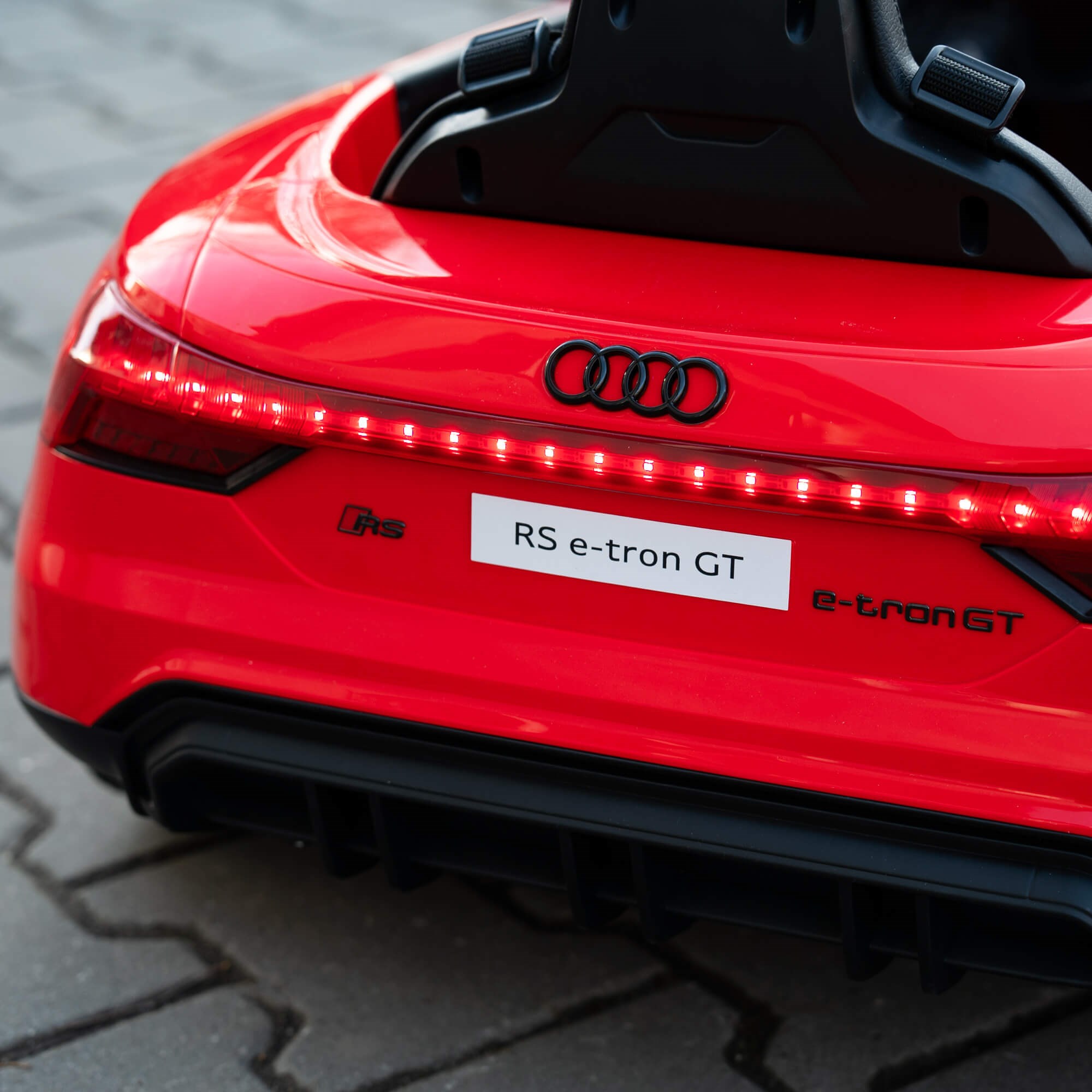 Elektrinis vaikų automobilis springos audi rs e-tron gt, 103x58x41 cm, raudonas/juodas