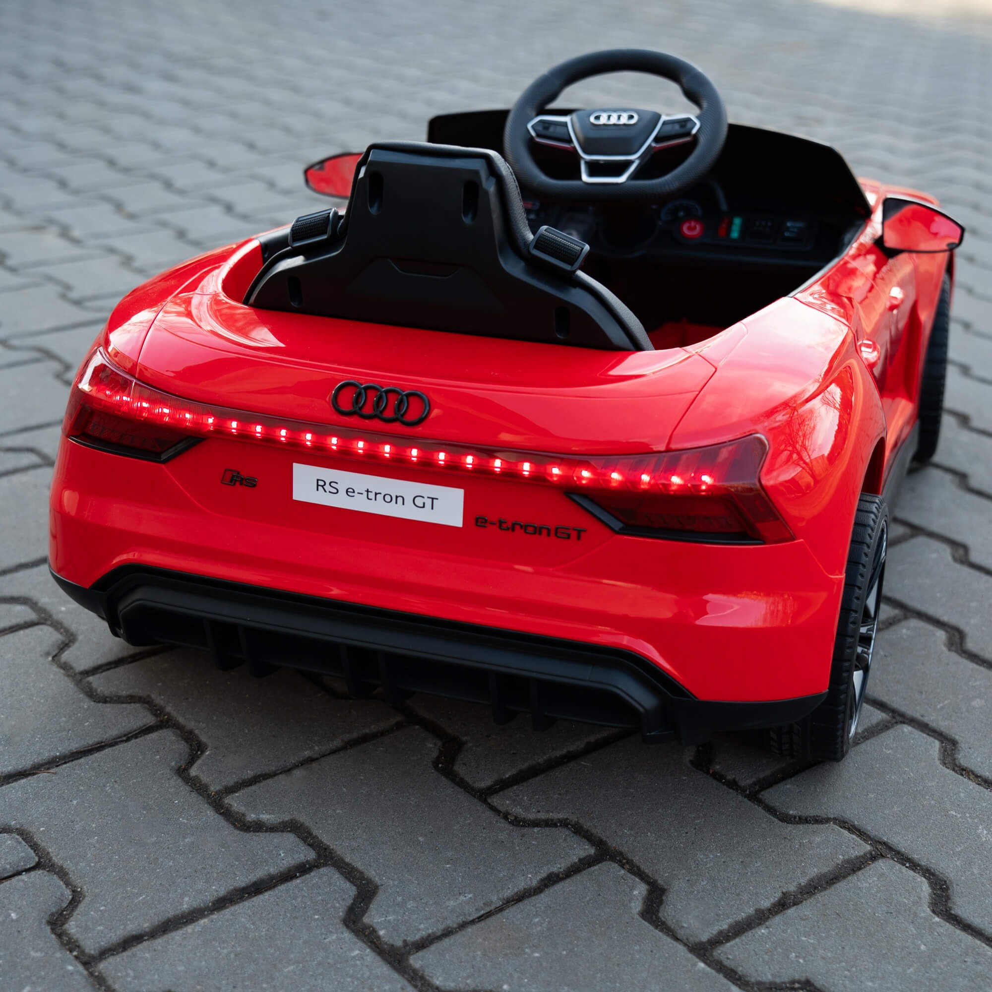 Elektrinis vaikų automobilis springos audi rs e-tron gt, 103x58x41 cm, raudonas/juodas