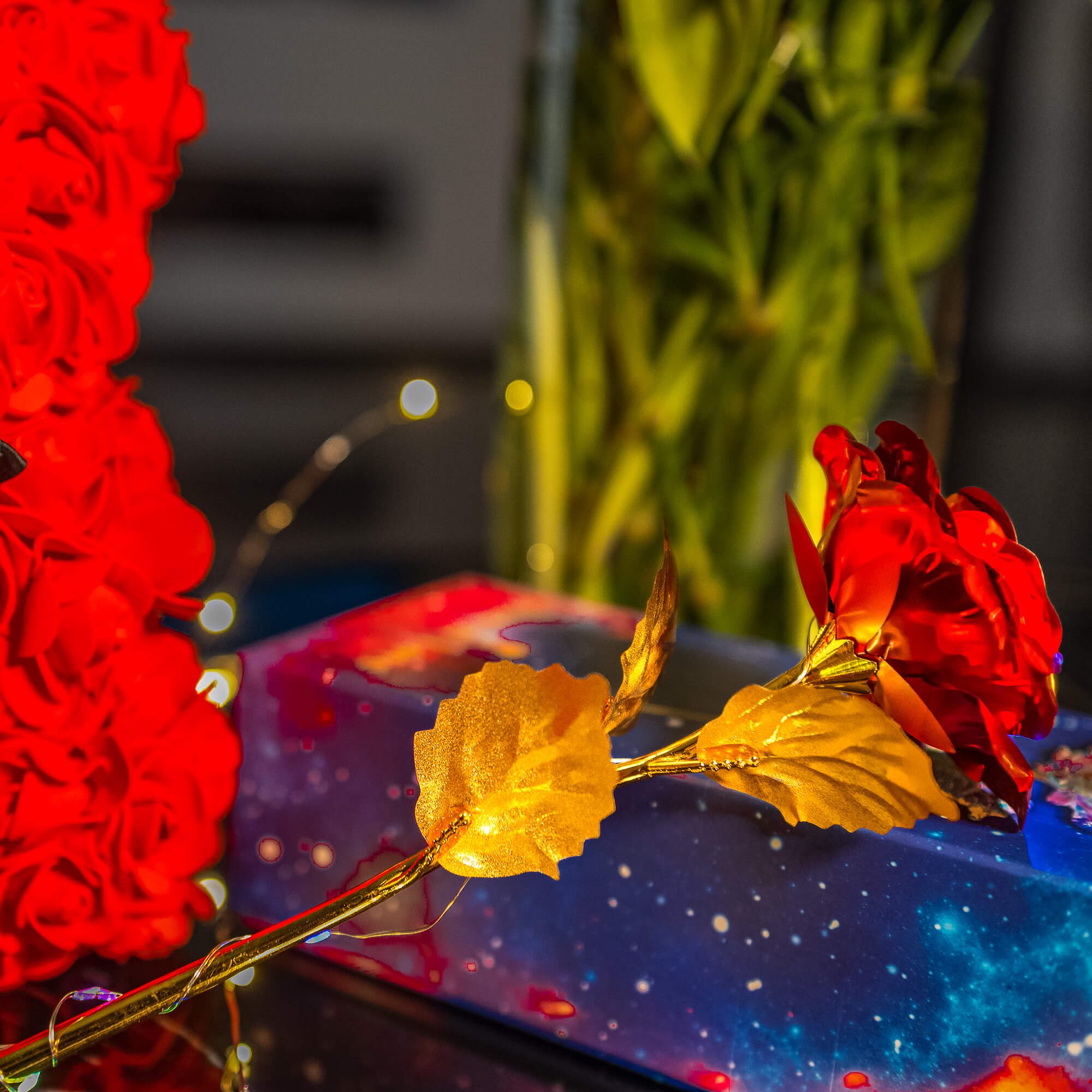 Dirbtinė rožė springos, 25 cm, su led apšvietimu, raudona