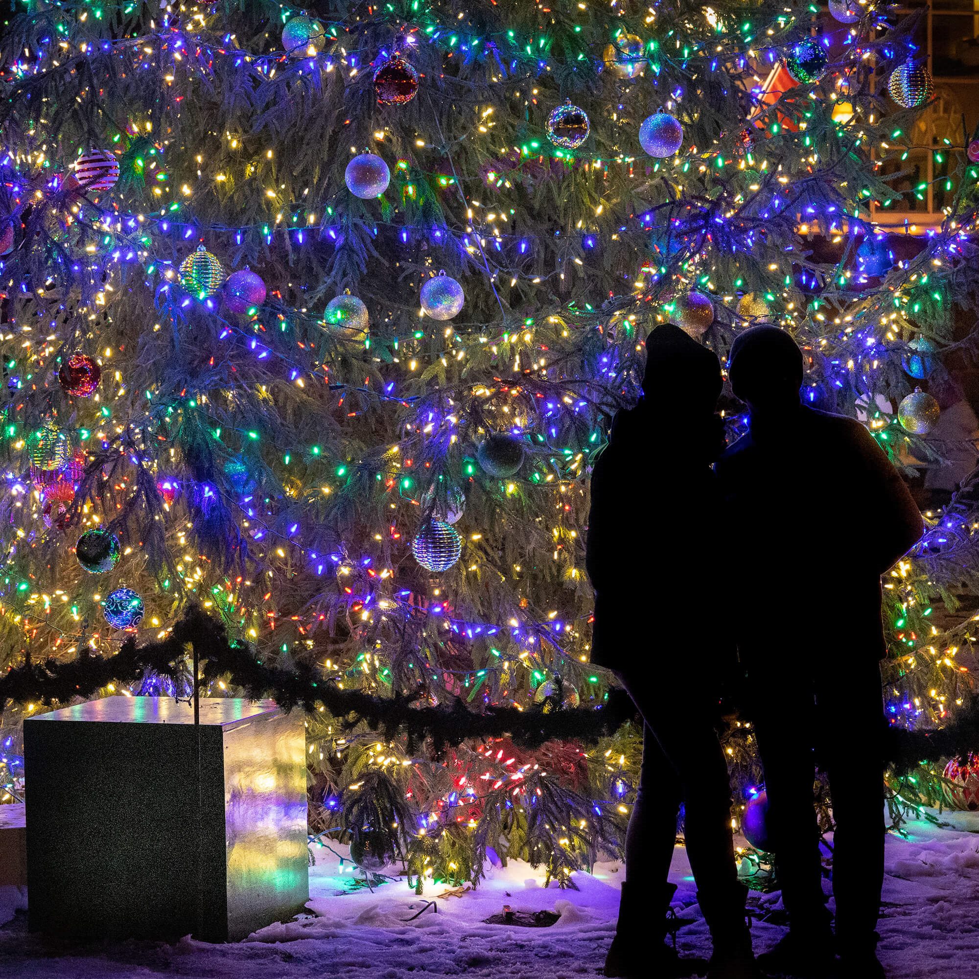 Kalėdų eglutės girlianda springos 500 led 27,5 m su 8 apšvietimo režimais
