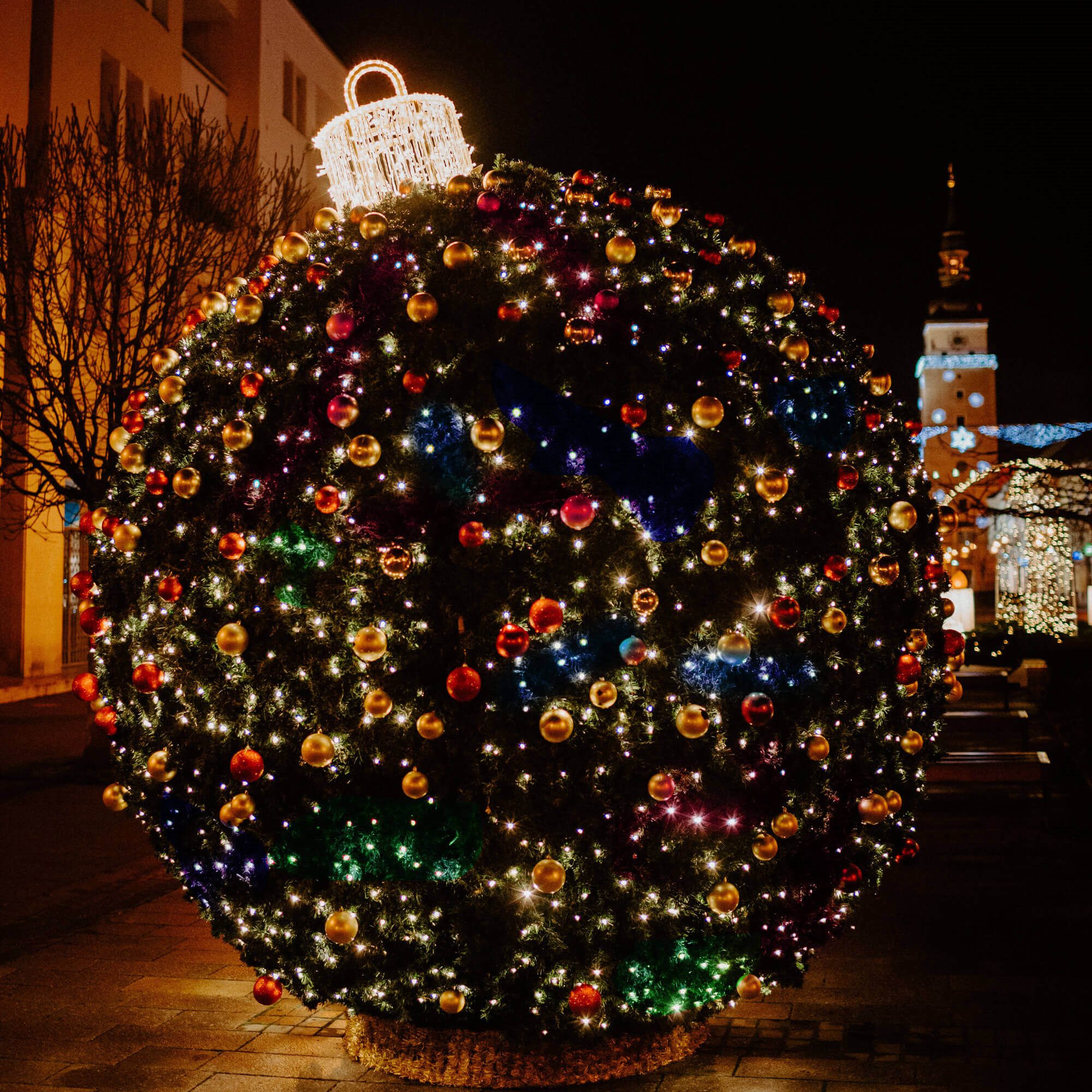 Kalėdų eglutės girlianda springos 500 led 27,5 m su 8 apšvietimo režimais