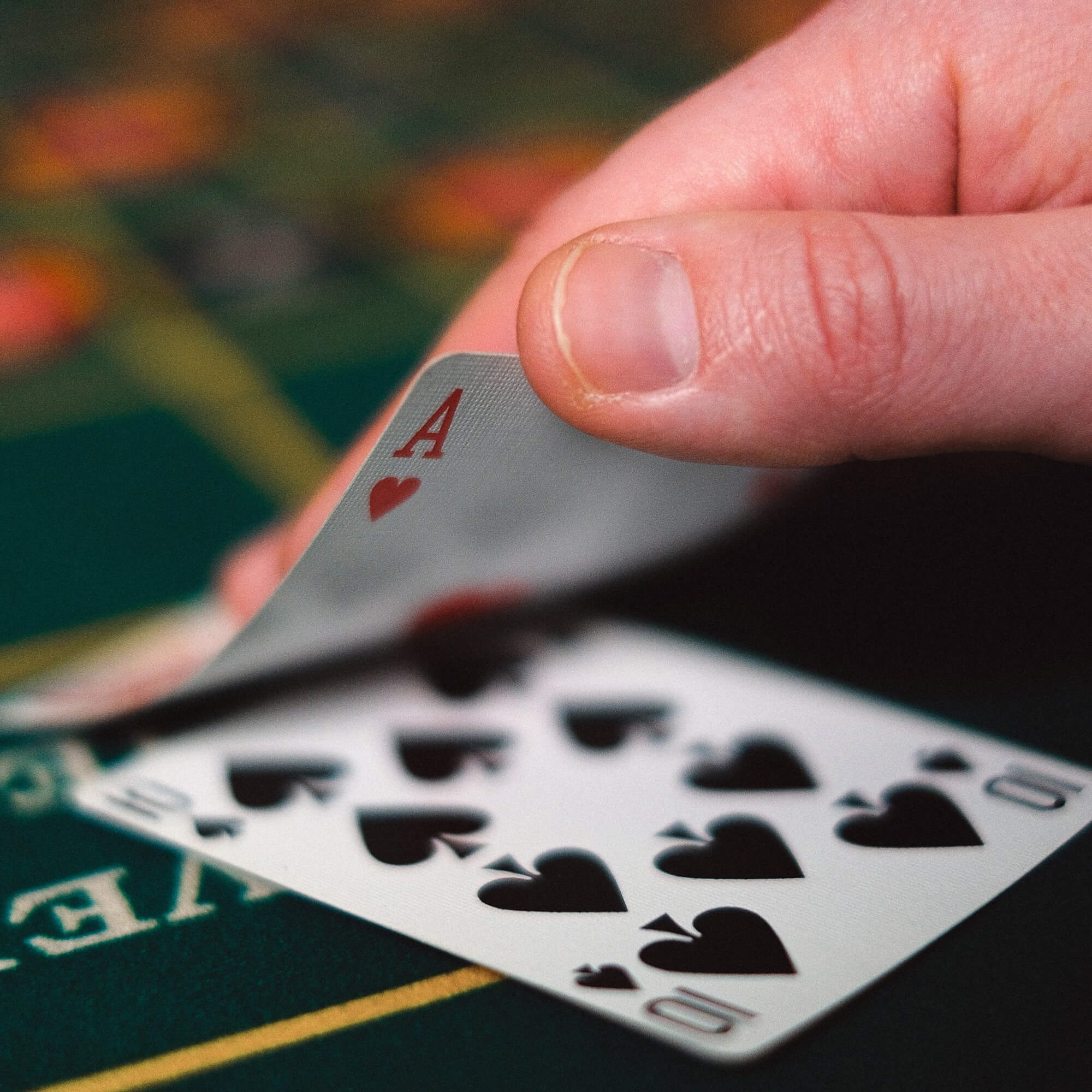 Pokerio rinkinys springos su 300 žetonų ir lagaminu