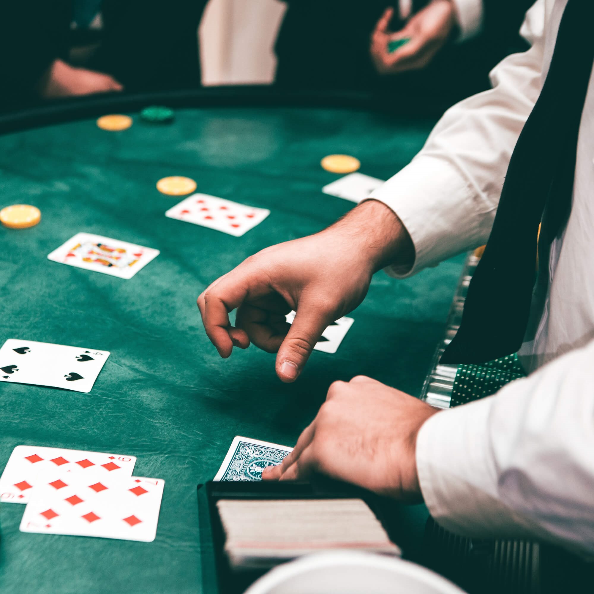 Pokerio rinkinys springos su 300 žetonų ir lagaminu