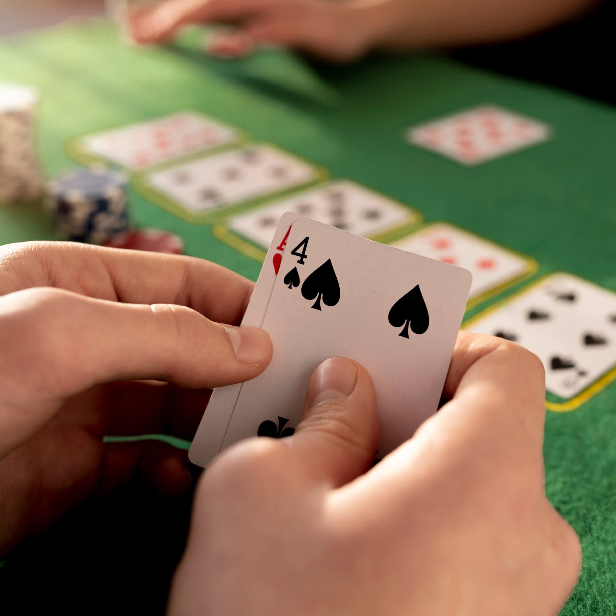 Pokerio rinkinys springos su 300 žetonų ir lagaminu
