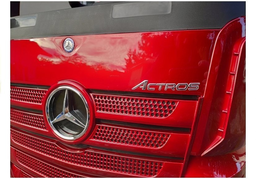 Vaikiškas elektromobilis sunkvežimis mercedes actros raudonas lakuotas su mp4