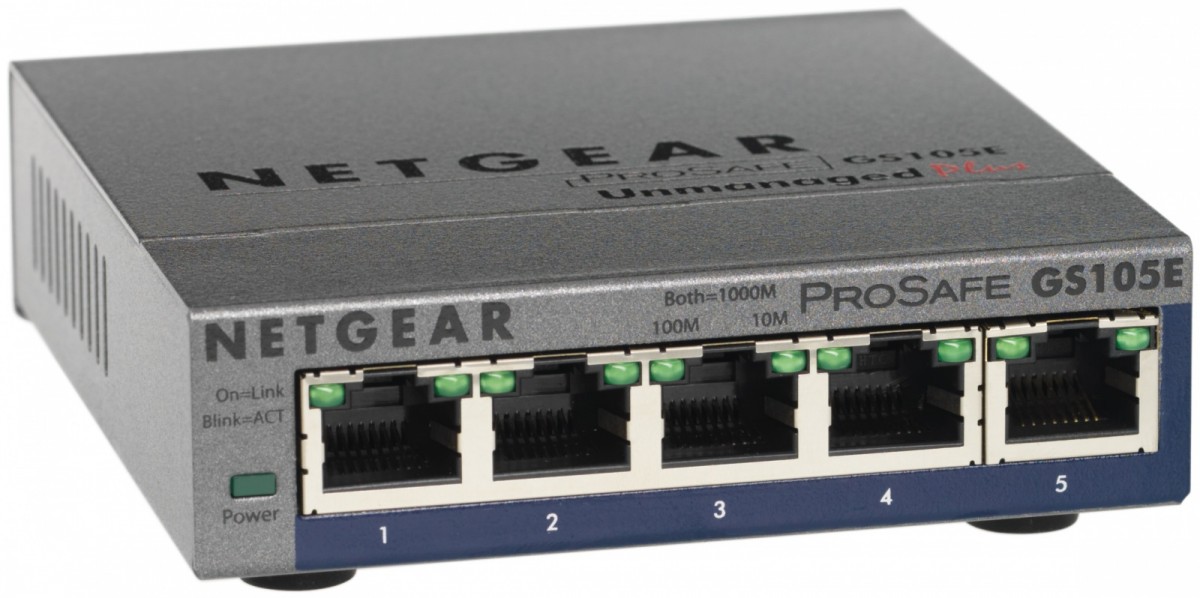 Netgear gs105e, 5x 10/100/1000 prosafe plus switch (management via pc utility), vlan, qos, metal casing, external power adapter