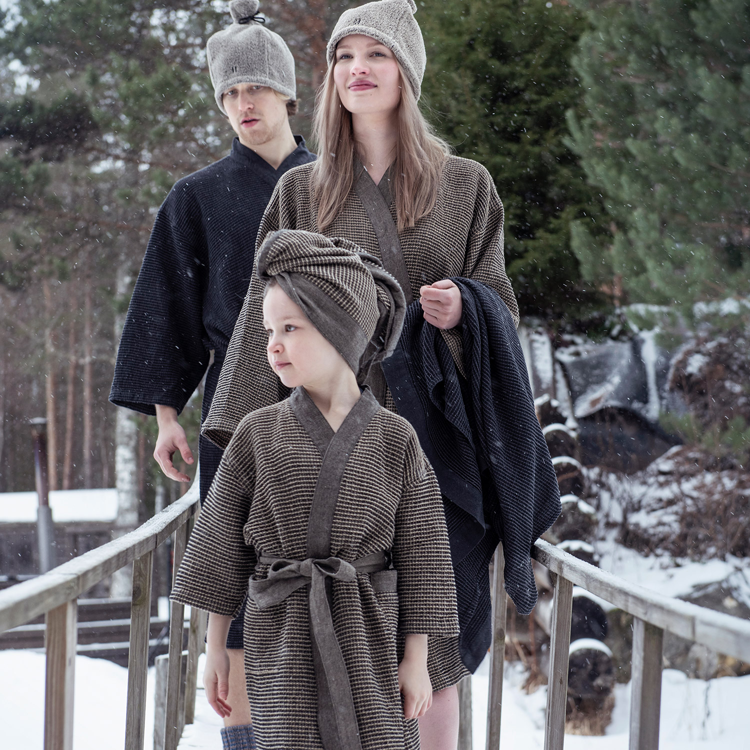 Vaikiškas chalatas su diržu, rudas, L/XL (122–134 cm)