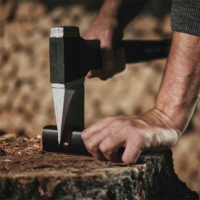Fiskars galąstuvas kirviams ir peiliams Xsharp™ 120740