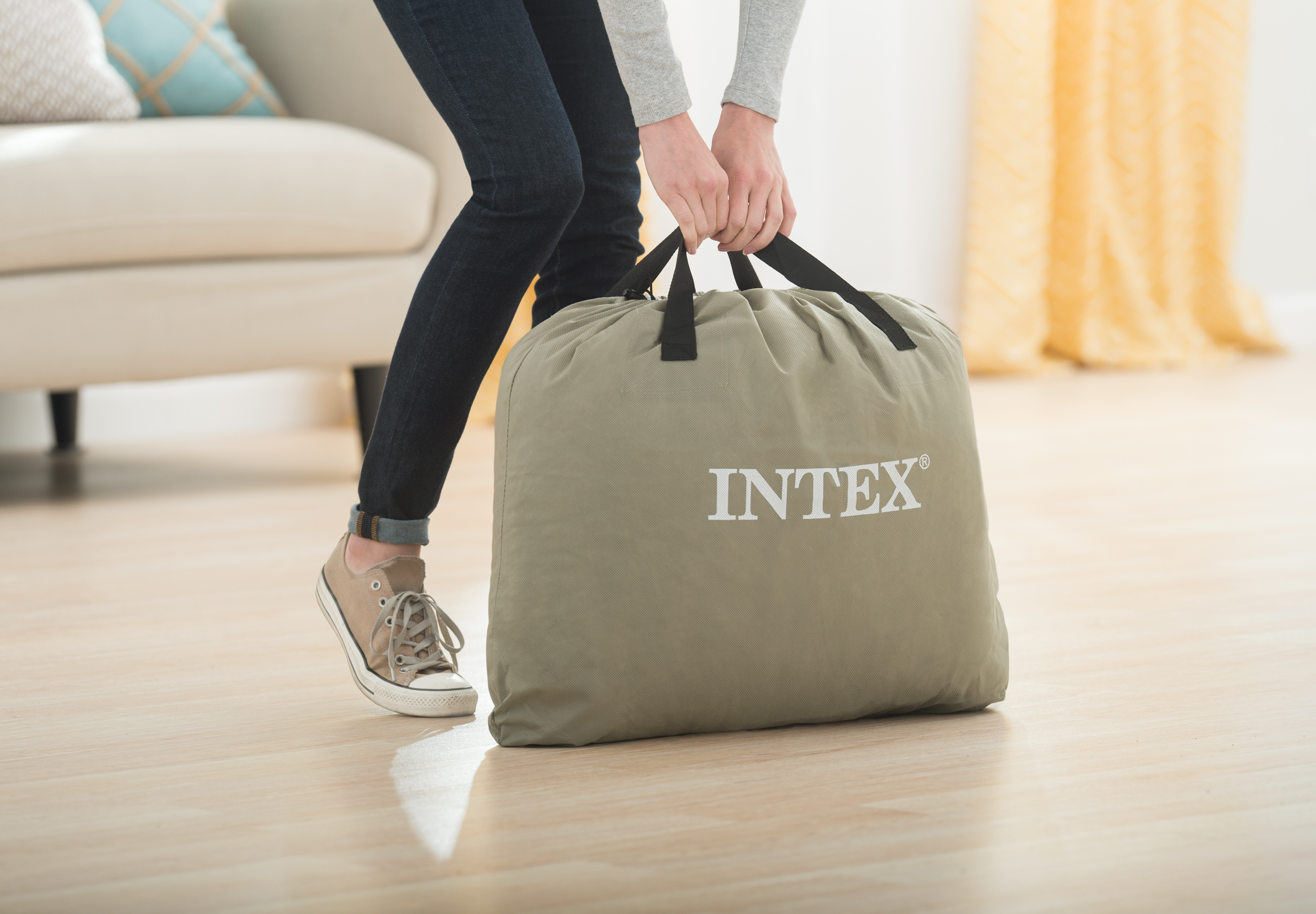 Pripučiamas čiužinys intex su elektrine pompa, 203x152x56 cm