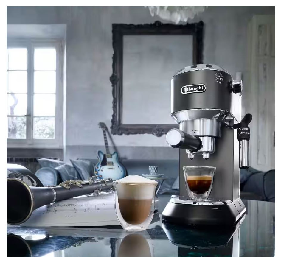Pusiau automatinis kavos aparatas de'longhi ec 685.bk, su rankiniu pieno plakimu