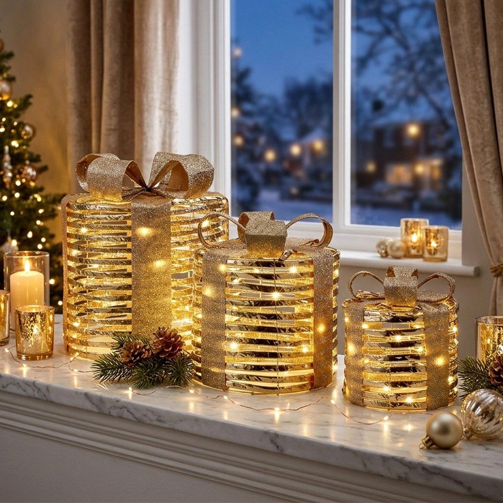 LED kalėdinių dovanų dekoracijų rinkinys su 90 LED, auksinis, 15 × 15 × 17 / 20 × 20 × 23 / 25 × 25 × 30 cm, 3 vnt.